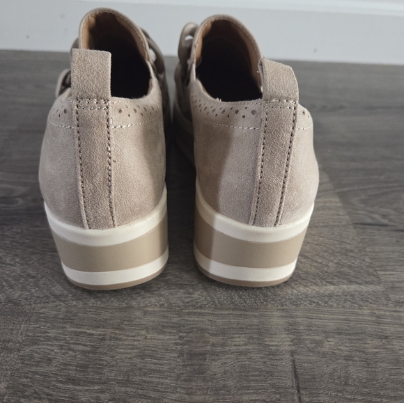 Mad Love taupe slip on platform loafers size 7.5 NWOT - Picture 5 of 7